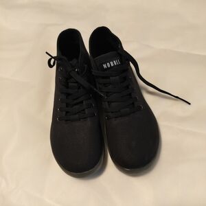NEW No Bull Trainers in Triple Black Unisex Size W 7.5. M 6